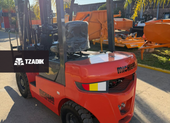 Autoelevador Eléctrico a Batería 100% Litio Michigan E25-45 2