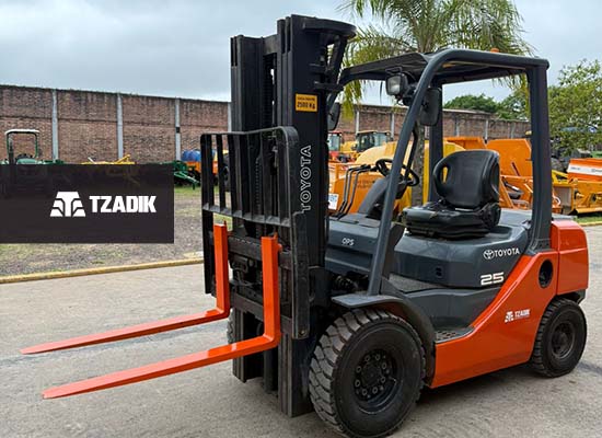 Autoelevador TOYOTA USADO 25 4,7m | 2500kg 1