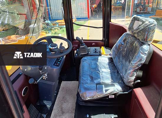 Pala Forestal PT50 con garra, balde y porta palets. 3