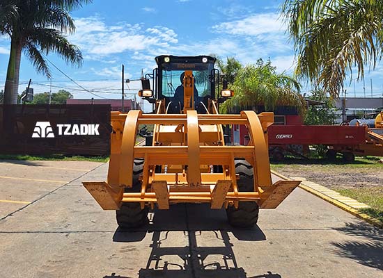 Pala Forestal PT50 con garra, balde y porta palets. 6