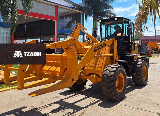 Pala Forestal PT50 con garra, balde y porta palets. 7