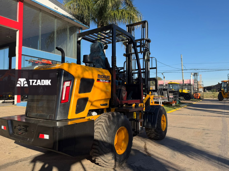 🏗️ ¡STOCK DISPONIBLE! Autoelevador Michigan modelo T25-40 3