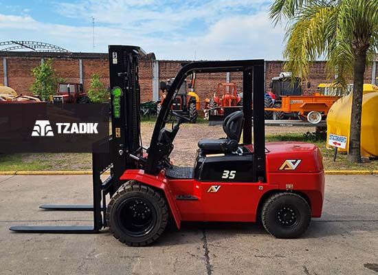 Autoelevador ByLion 35 |3.500kg |Torre Triple | Duales