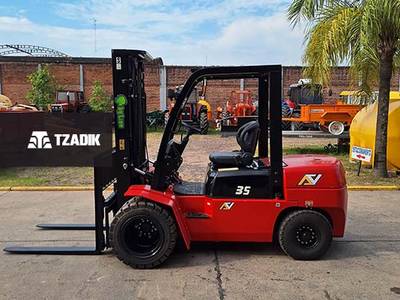 Autoelevador ByLion 35 |3.500kg |Torre Triple | Duales