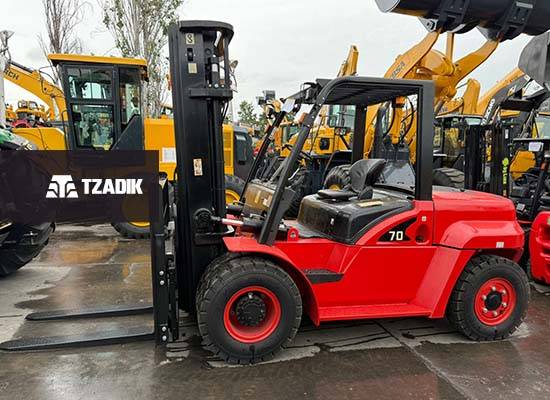 Autoelevador ByLion 70 |7.000kg |Torre Triple | Duales 4