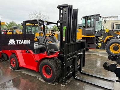 Autoelevador ByLion 70 |7.000kg |Torre Triple | Duales