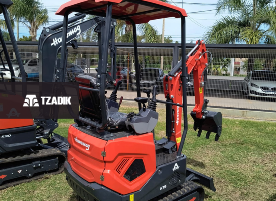 BURGER K30 EXCAVADORA ORUGA DE GOMA 2,7 TN SHANCHAI marca Hanomag 2