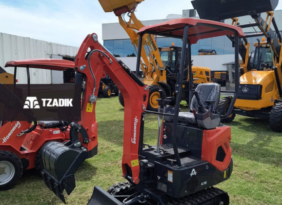 BURGER K30 EXCAVADORA ORUGA DE GOMA 2,7 TN SHANCHAI marca Hanomag 4