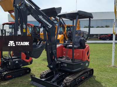 BURGER K30 EXCAVADORA ORUGA DE GOMA 2,7 TN SHANCHAI marca Hanomag