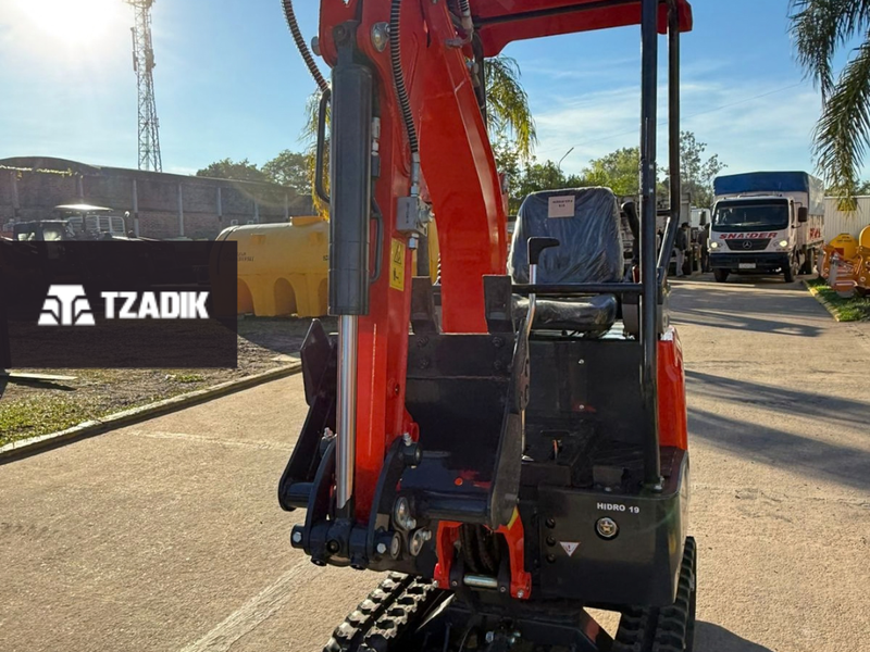 EXCAVADORA BURGER K15 - 1,2 TN COOP DIESEL 10HP 6