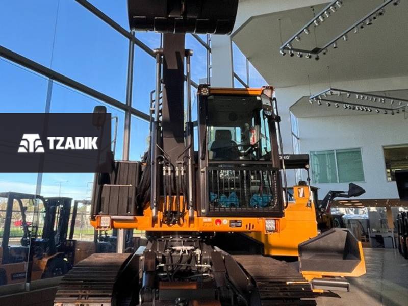 Excavadora híbrida Con Orguas y ruedas para transporte 3