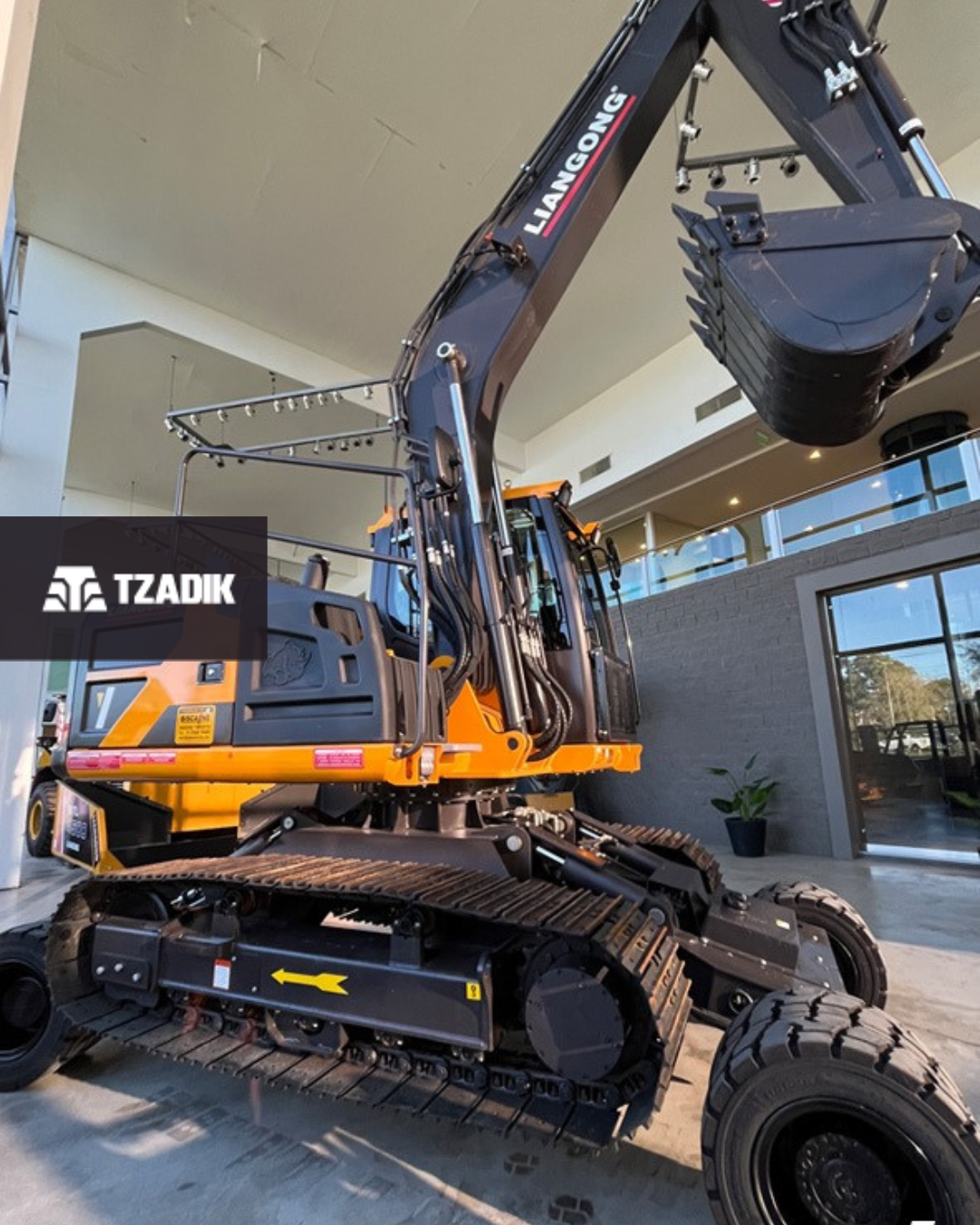 Excavadora híbrida Con Orguas y ruedas para transporte