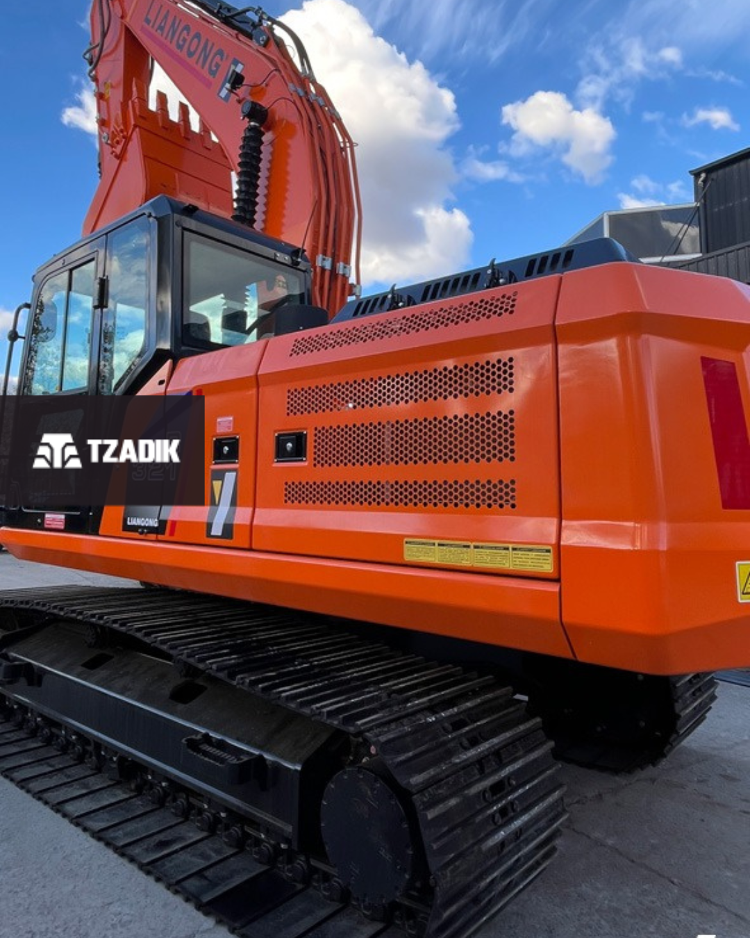 EXCAVADORA LIANGONG R321 4