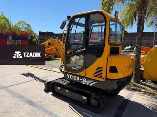 Excavadora Orugas De Goma Yuchai - Motor Kubota 2