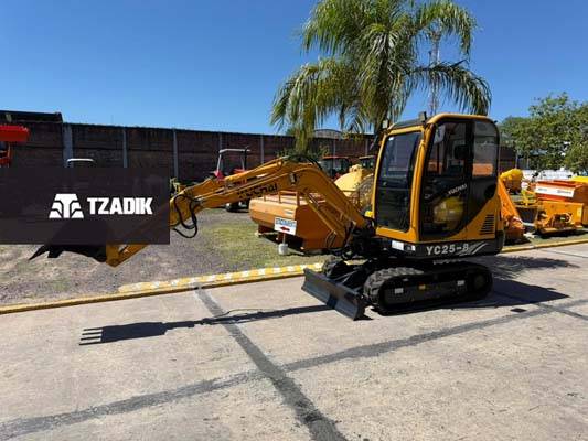 Excavadora Orugas De Goma Yuchai - Motor Kubota 4
