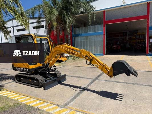 Excavadora Orugas De Goma Yuchai - Motor Kubota 1