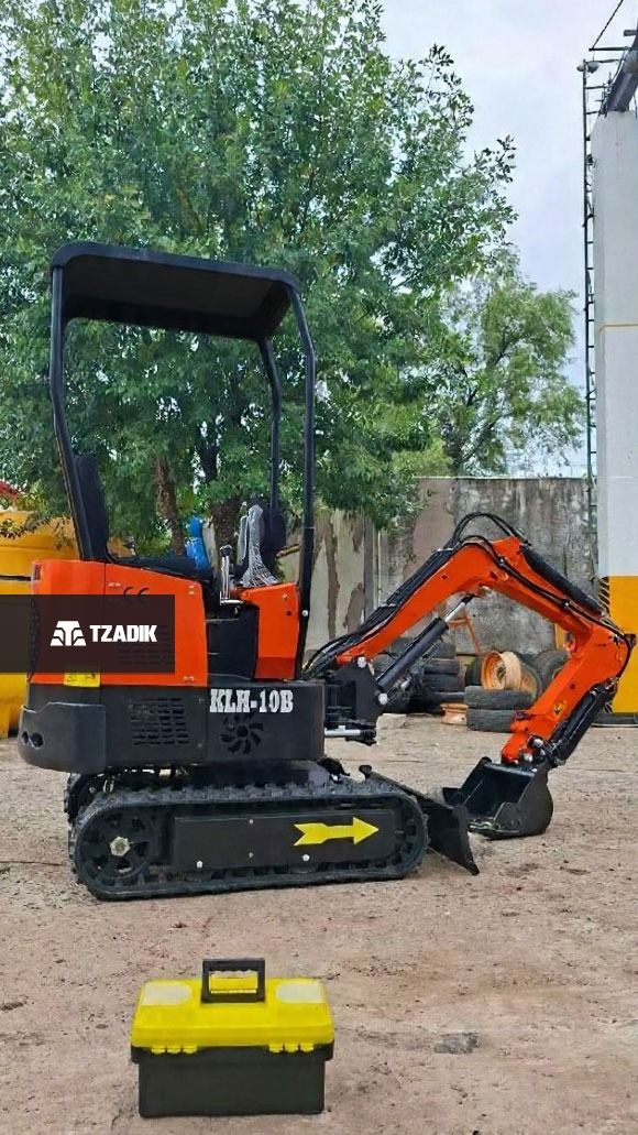 Miniexcavadora De 1T Motor 10Hp Orugas De Goma 4