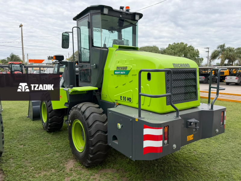 PALA ELECTRICA E55HD - 1,5 Mts (Forrajera) 2.000 Kg c/Cabina con Aire - 53,6 HP 2
