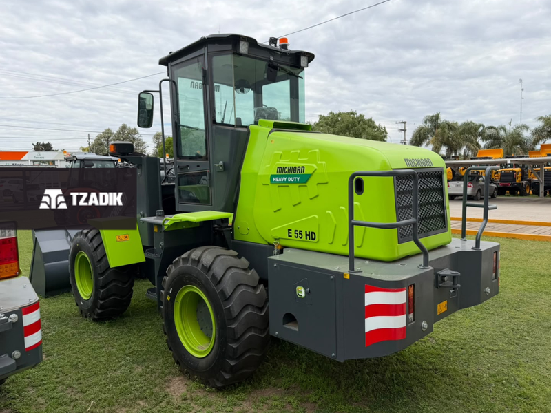 PALA ELECTRICA E55HD - 1,5 Mts (Forrajera) 2.000 Kg c/Cabina con Aire - 53,6 HP 3