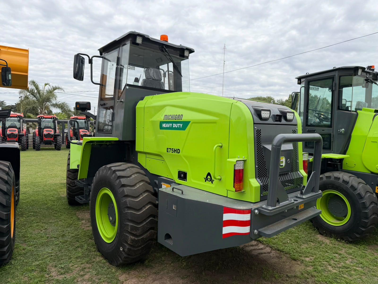 PALA ELECTRICA E75HD - 2 Mts 3.000 Kg c/Cabina con Aire - 93,8 HP 1
