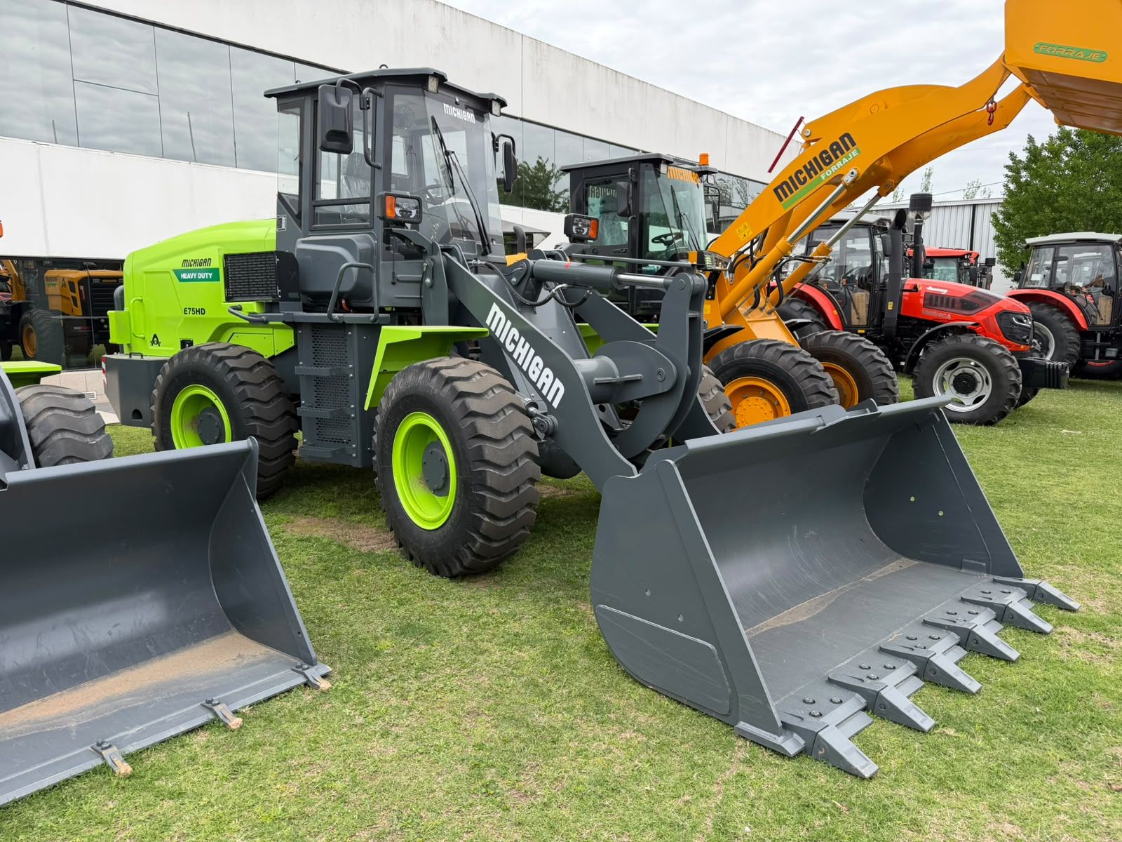 PALA ELECTRICA E75HD - 2 Mts 3.000 Kg c/Cabina con Aire - 93,8 HP 2