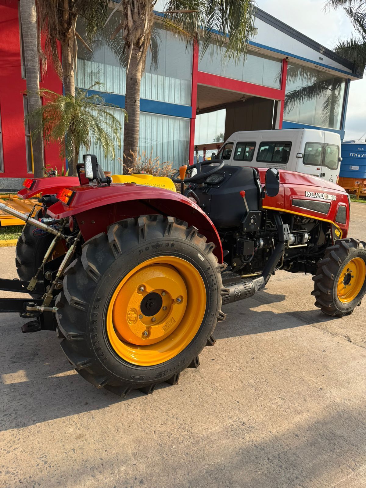 Tractor Roland H060C 4x4 – 60 HP | 0 KM – Año 2024 2