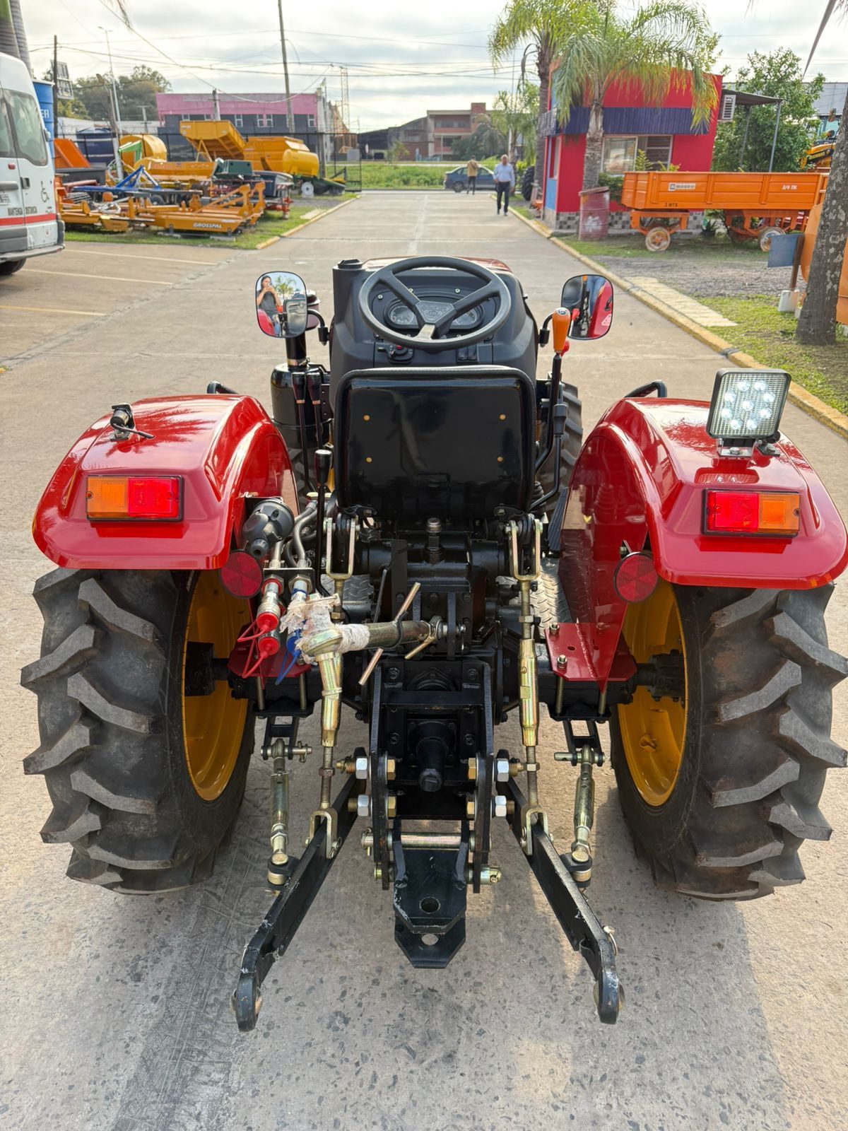 Tractor Roland H060C 4x4 – 60 HP | 0 KM – Año 2024 3