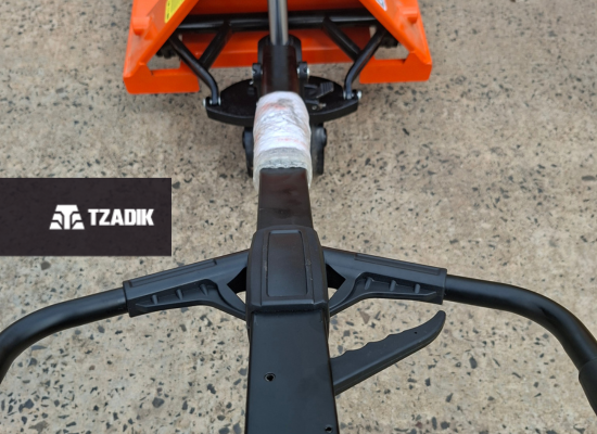 Transpallet manual TM25 de 2.5TN 685cm rueda de nylon 2
