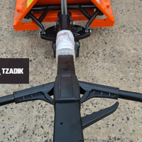 Transpallet manual TM25 de 2.5TN 685cm rueda de nylon 2