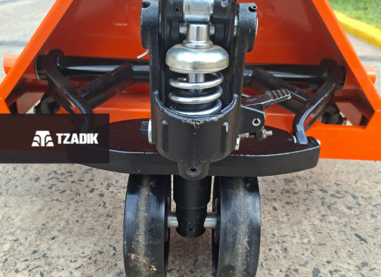Transpallet manual TM25 de 2.5TN 685cm rueda de nylon 3