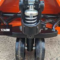 Transpallet manual TM25 de 2.5TN 685cm rueda de nylon 3