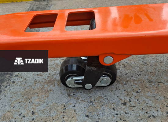 Transpallet manual TM25 de 2.5TN 685cm rueda de nylon 4