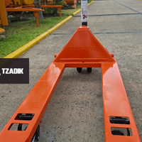 Transpallet manual TM25 de 2.5TN 685cm rueda de nylon 5
