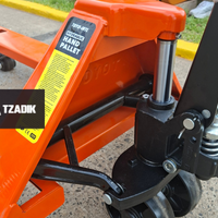 Transpallet manual TM25 de 2.5TN 685cm rueda de nylon 6
