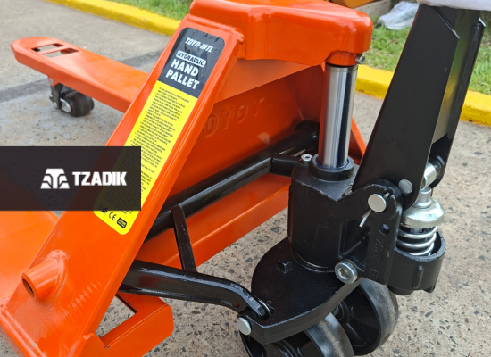 Transpallet manual TM25 de 2.5TN 685cm rueda de nylon 6