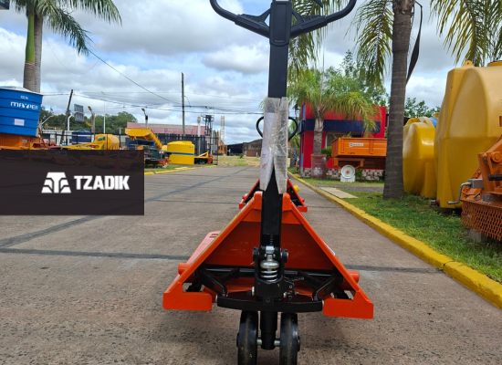 Transpallet manual TM25 de 2.5TN 685cm rueda de nylon 7