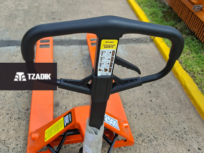 Transpallet manual TM25 de 2.5TN 685cm rueda de nylon