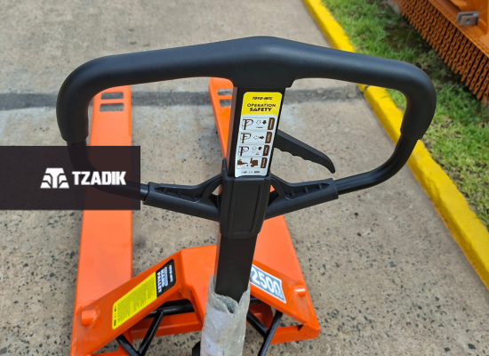 Transpallet manual TM25 de 2.5TN 685cm rueda de nylon 1